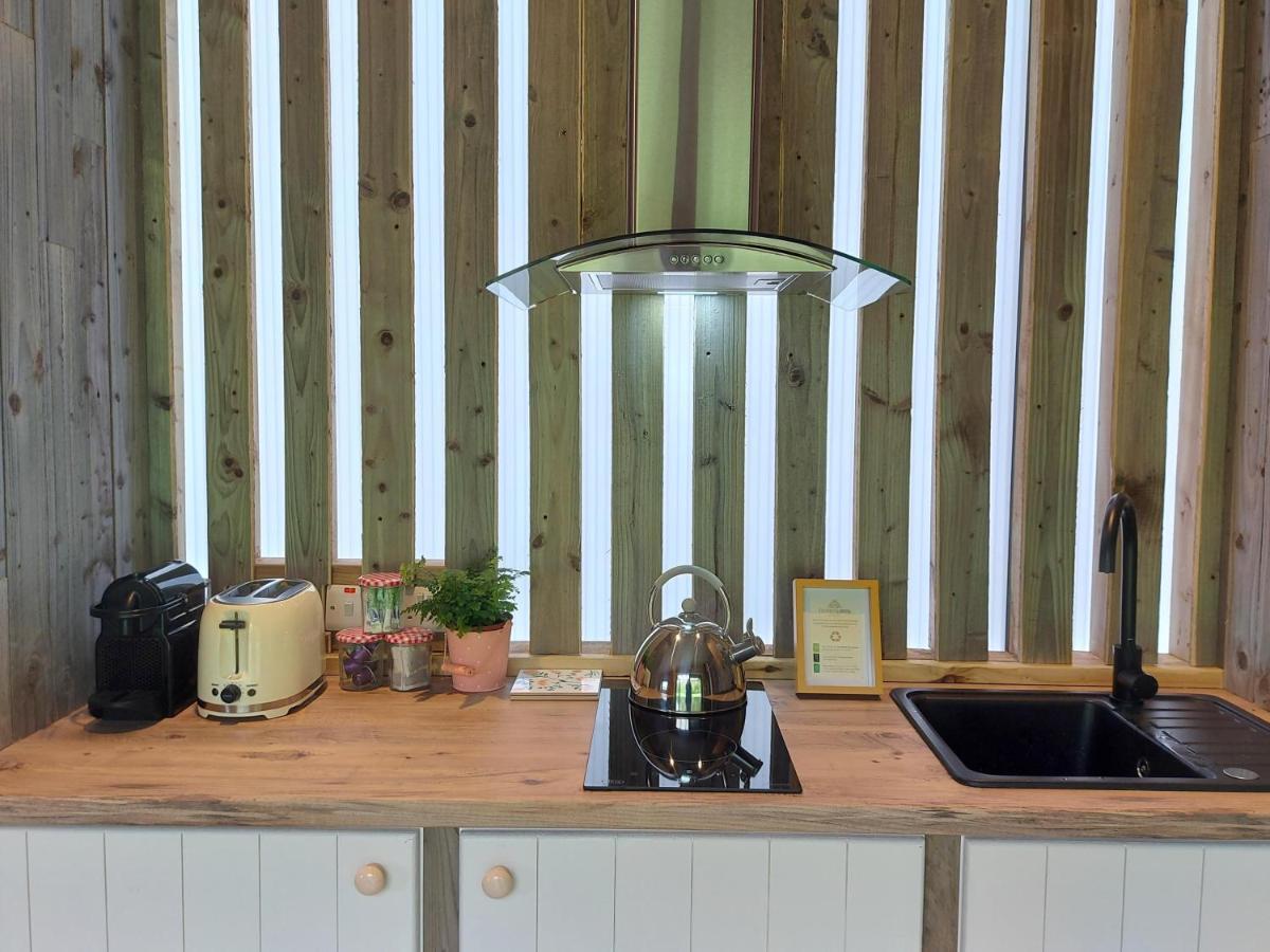 Killarney Glamping At The Grove, Suites And Lodges المظهر الخارجي الصورة